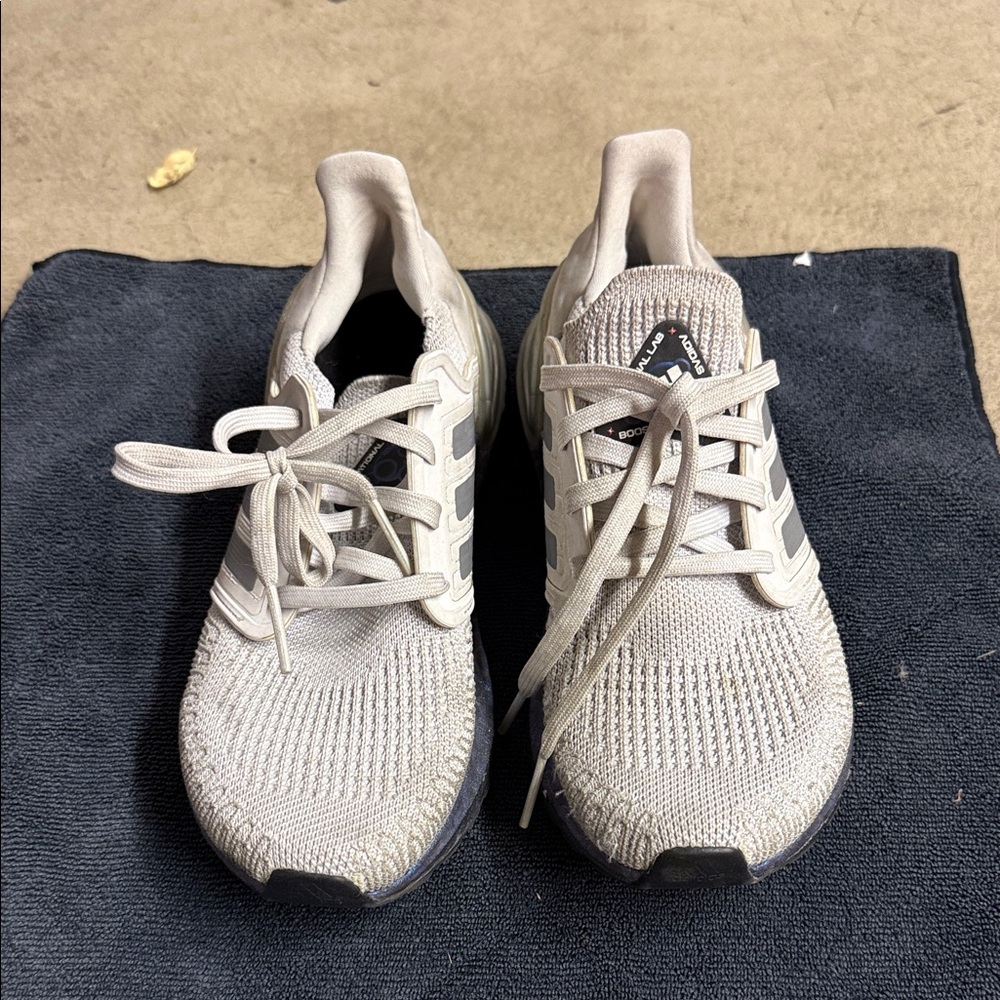 Used Adidas Light Gray Knit Sneakers